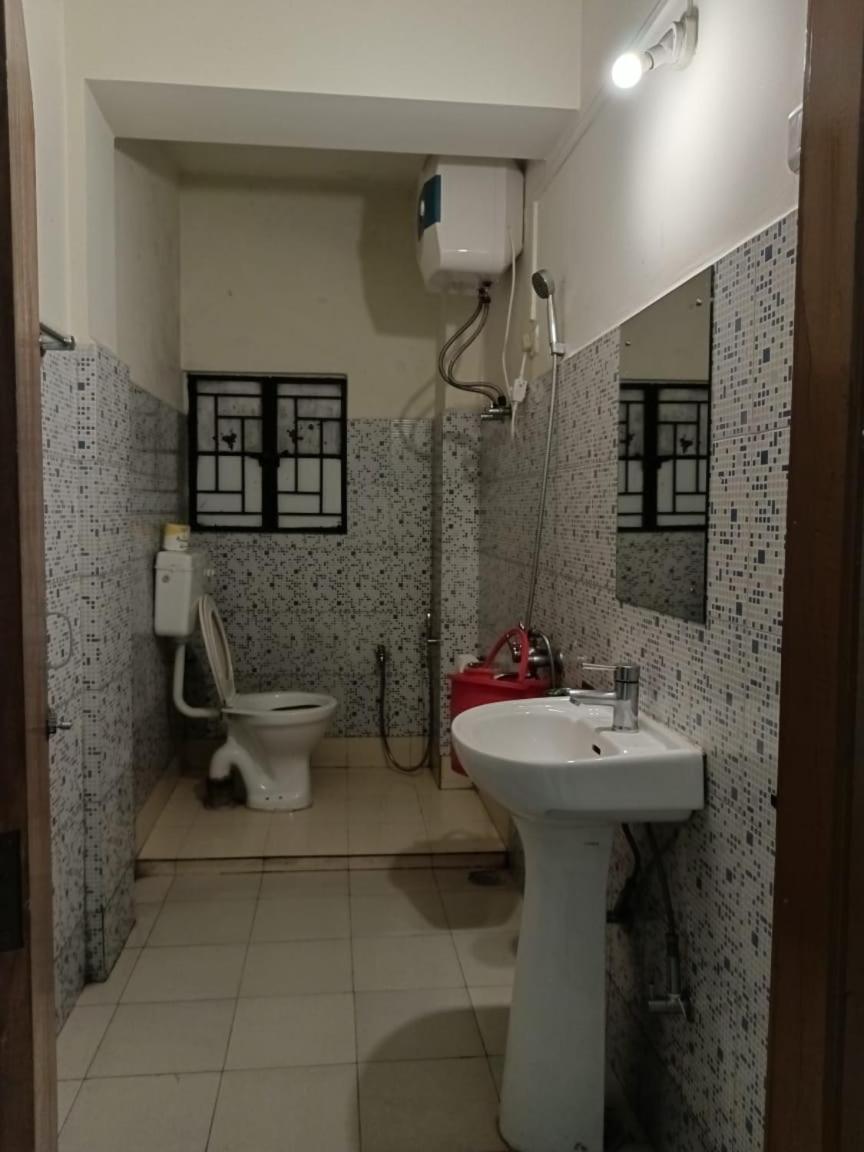 Hotel Travellers Inn Shillong Exteriör bild