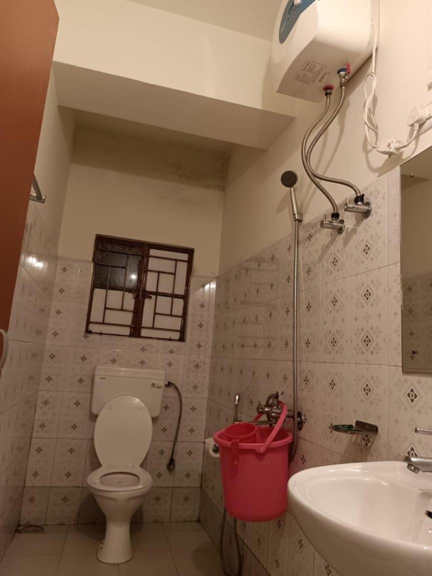Hotel Travellers Inn Shillong Exteriör bild