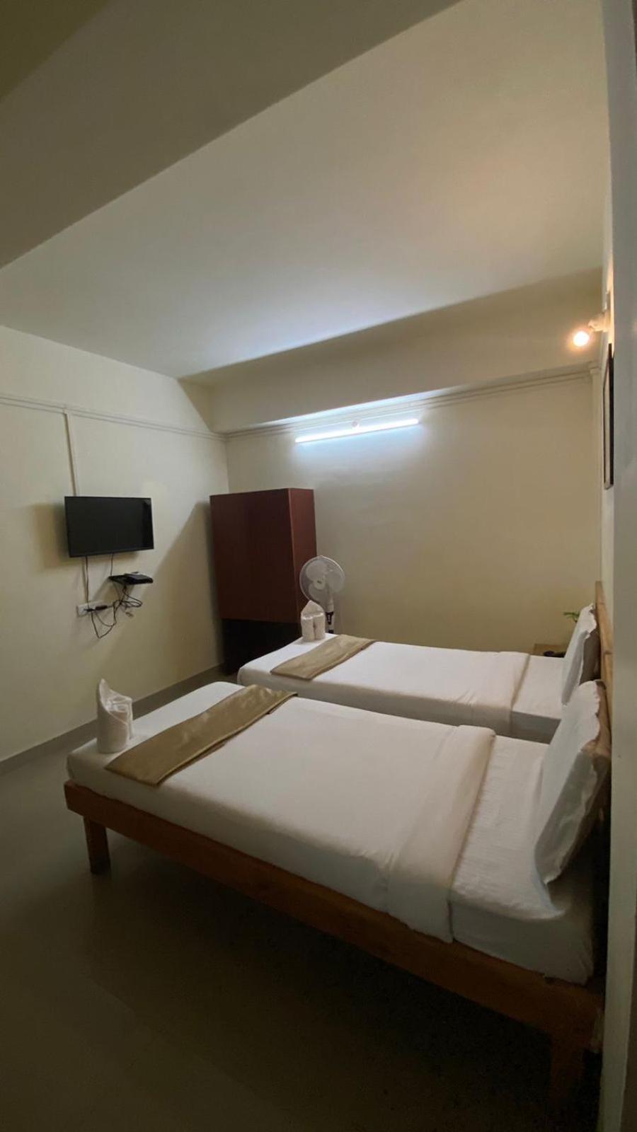 Hotel Travellers Inn Shillong Exteriör bild