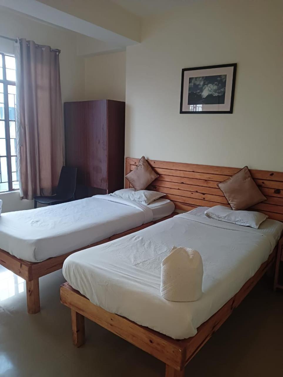 Hotel Travellers Inn Shillong Exteriör bild