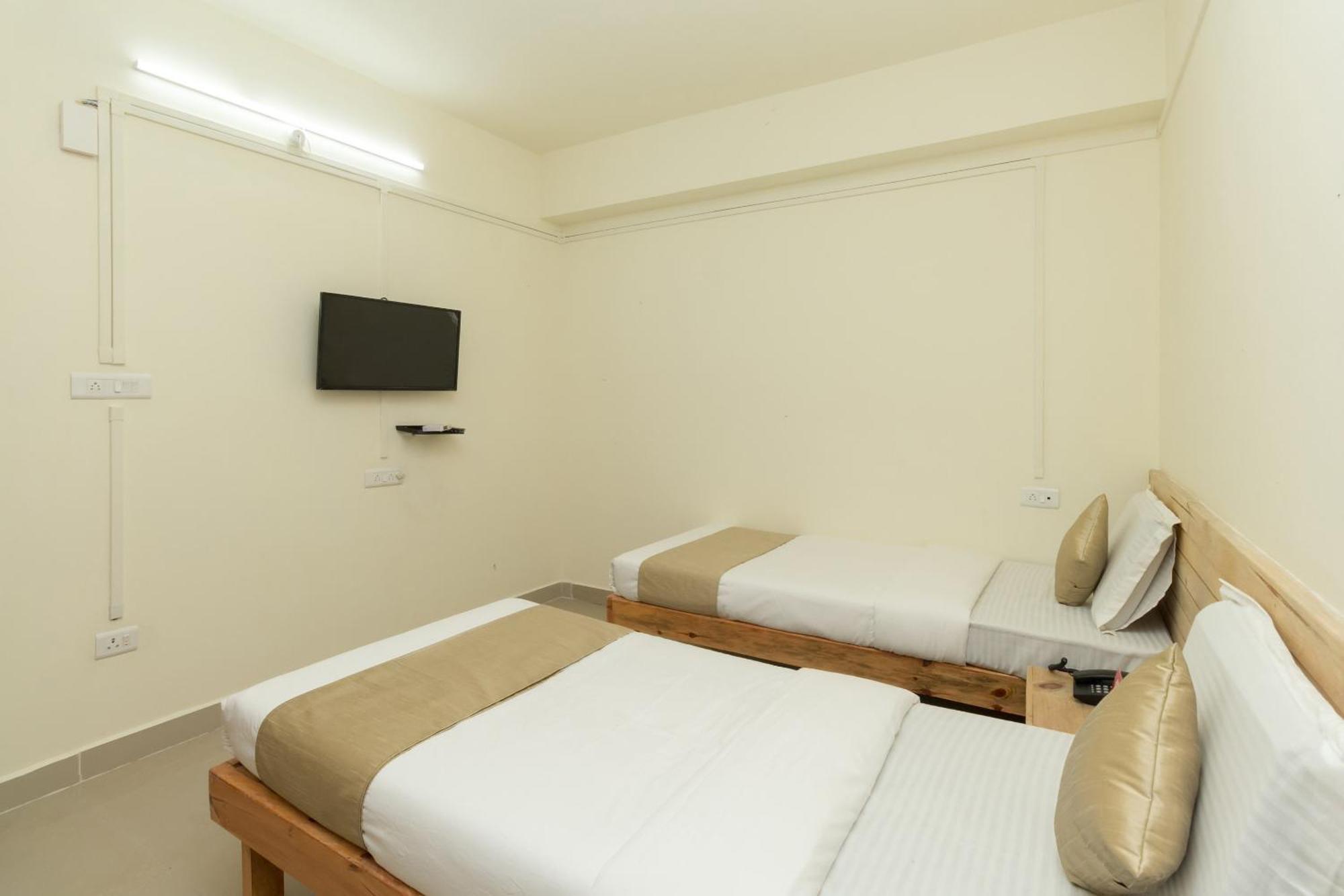 Hotel Travellers Inn Shillong Exteriör bild