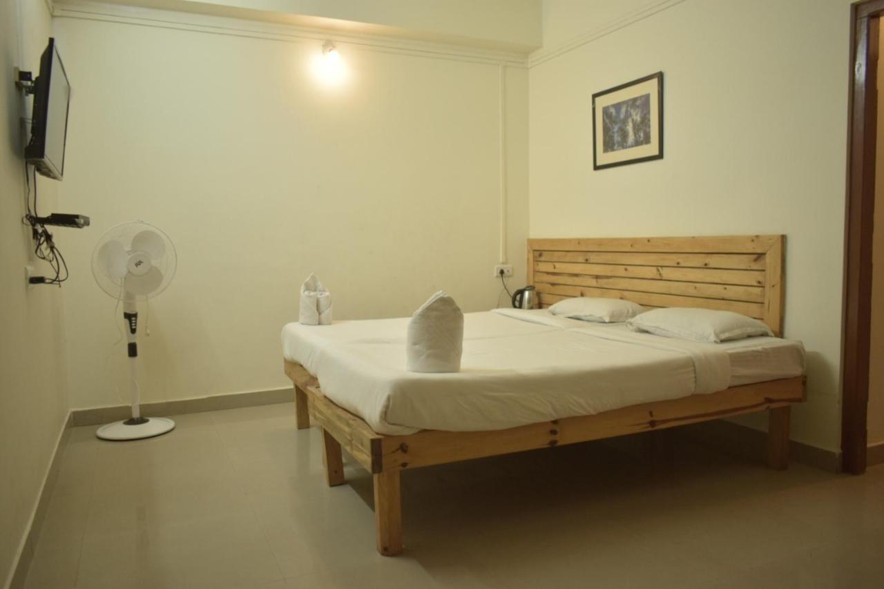 Hotel Travellers Inn Shillong Exteriör bild